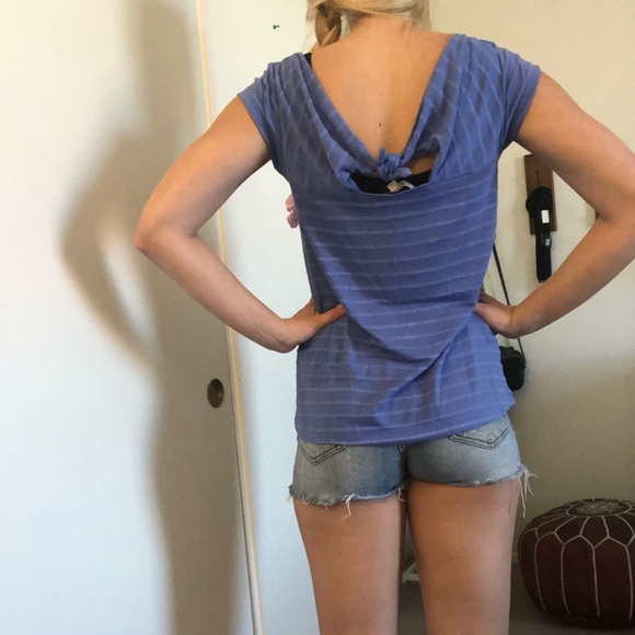Blue top with small open back - Picture 5 of 5